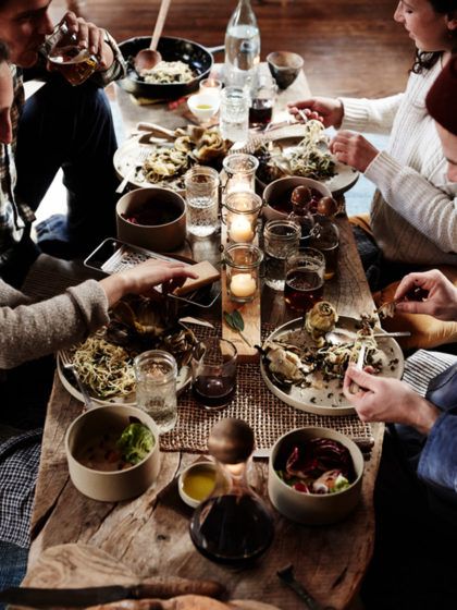 ¡Te ayudamos a preparar una cena con amigos en casa!