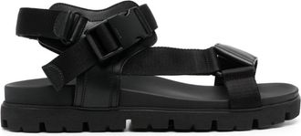 Prada gespsluiting met open teen sandalen