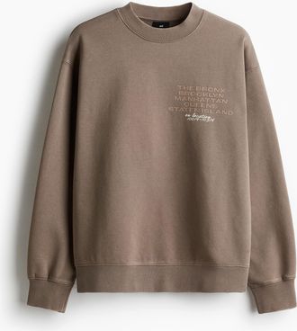 H&M Bedrucktes Sweatshirt in Loose Fit - Mattbraun/New York