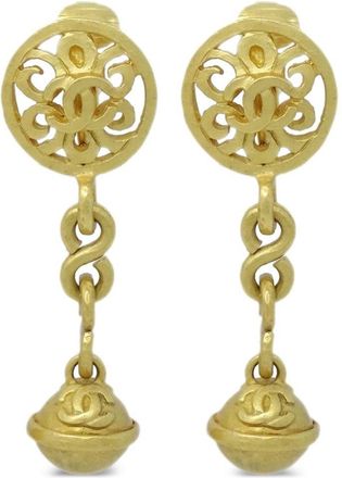 Chanel 1996 CC dangle clip-on earrings - women - Gold Plated - One Size