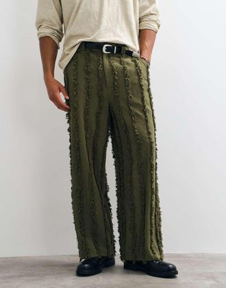 Reclaimed Vintage Pantaloni da abito oversize coordinati Edizione limitata in oliva con bordi sfrangiati-Verde