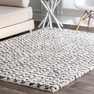 nuLOOM Cuellar Chevron Shaggy Area Rug