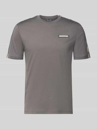 Emporio Armani Regular Fit T-Shirt mit Logo-Patch in Mittelgrau, Gr&ouml;&szlig;e XXXL