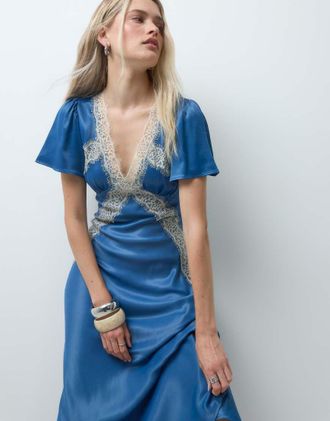 Reclaimed Vintage vestito lungo da t&egrave; in satin con rifiniture in pizzo navy-blu navy