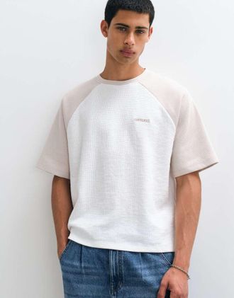 Cernucci T-shirt raglan in tessuto piqu&eacute; beige con logo-Neutro