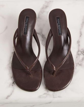 Tony Bianco Edgy - Sandali con zeppa color cioccolato-Marrone