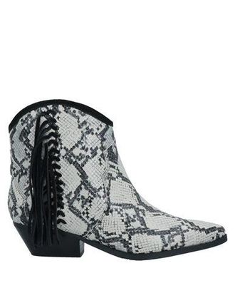 Guess CALZATURE - Stivaletti su YOOX.COM