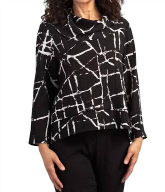 Habitat Drape Collar Pullover Top In Black/white