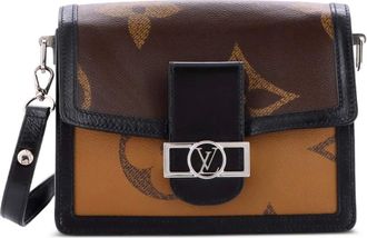 Louis Vuitton Dauphine Shoulder Bag Reverse Monogram Giant MM crossbody bag - Zwart