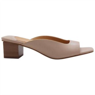 J. Rene&eacute; Womens Daicy Sandal In Nude Kidskin