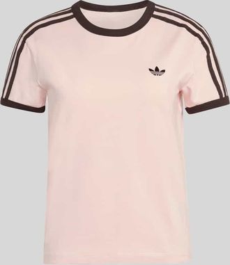 adidas Originals T-Shirt mit Label Stitching in Altrosa, Gr&ouml;&szlig;e XS