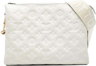 Louis Vuitton 2021 Monogram Puffy Coussin PM lamsleren tas met reli&euml;f - Wit