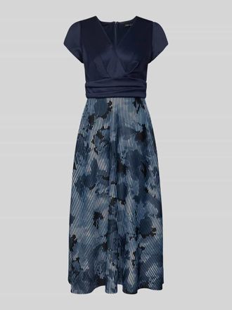 Swing Maxikleid mit floralem Print in Dunkelblau, Gr&ouml;&szlig;e 34