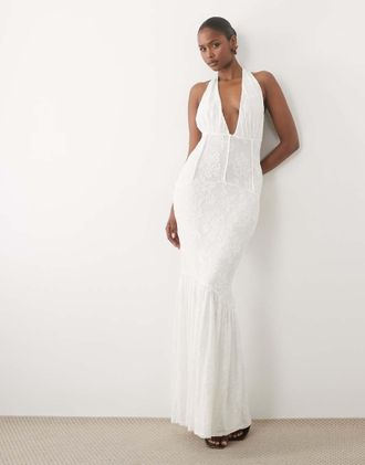 Asos Vestito lungo in pizzo testurizzato color crema con corsetto stretto in vita e fondo a sirena-Bianco