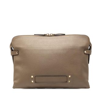 Valentino Pre-owned Valentino Grained Calfskin Rockstud Clutch Unisex K8DTSEXVUY6Q18UU