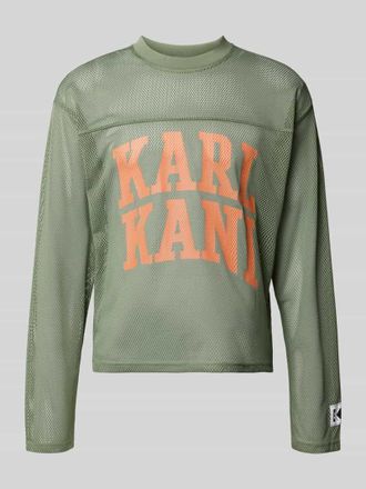 Karl Kani Longsleeve mit Label-Patch und Rundhalsausschnitt in Oliv, Gr&ouml;&szlig;e XXL