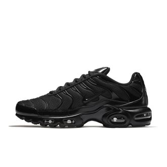 Plain black nikes hotsell