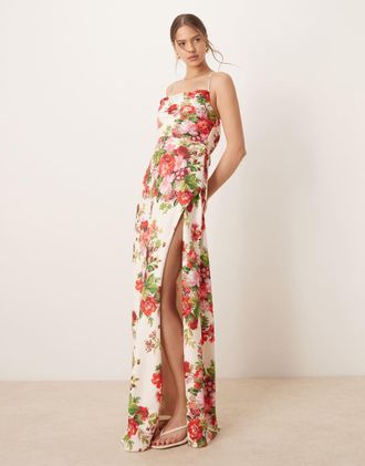 Hope & Ivy Vestito lungo bianco e rosso a fiori con scollo ad anello, incrocio sul retro e spacco sulla coscia