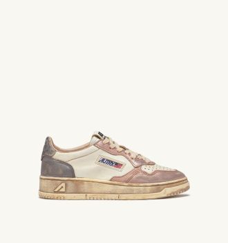 Autry MEDALIST LOW SNEAKERS SUPER VINTAGE IN WHITE ROSE AND BLACKBOARD LEATHER
