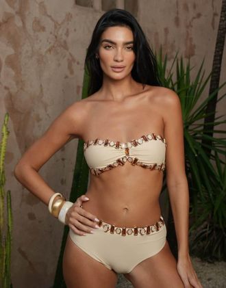 Moda Minx x Zoe Servini - Slip bikini a vita alta color pietra con finiture con gioielli-Neutro