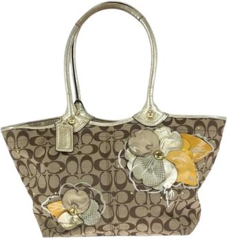 Coach Pre-owned Tote Bags, female, Beige, Size: ONE SIZE Pre-owned Bleecker Signature Floral Applique Canvas Leather Tote Bag
