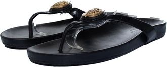 Gucci Gucci, zwarte leren sandalen met T-bandje en hysterische details