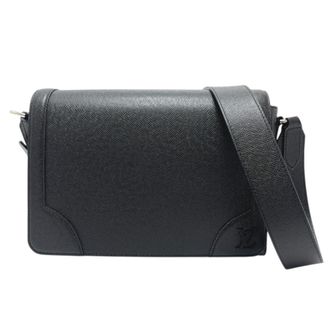 Louis Vuitton Black Noir Taiga Leather Pochette Shoulder Bag (Pre-Owned)