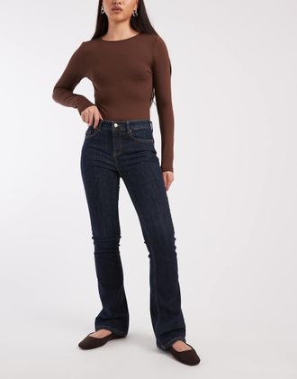 Vero Moda Flash - Jeans a zampa a vita medio alta blu scuro slavato