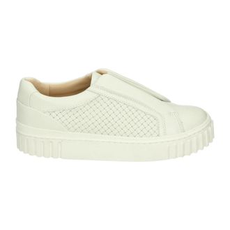 Clarks Schoenen, Dames, Beige, 40 1/2 EU, Leer, Witte Instappers Mayhill BAY Schoenen