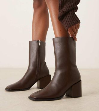 Glamorous Stivali marroni con punta quadrata, pianta larga e tacco largo-Marrone