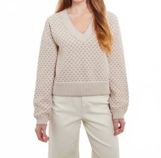 Isla Brynn Stitch V-Neck Sweater In Latte/oatmeal