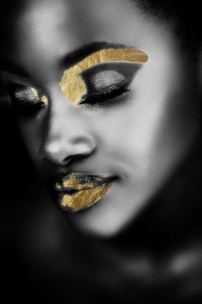 Queence Acrylglasbild »Chepre« Bilder von Frauen Fashion Frau Gemälde Magazincover Mode Modern 1 Stk. tlg. von Hand eingearbeitete Blattgold Applikationen