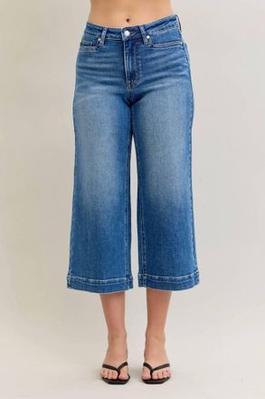 Judy Blue Mid Rise Crop Wide Leg Jeans In Medium Wash