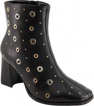 Andrea Womens Medium Heel Riveted Ankle Booties In Black