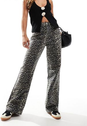 New Look Jeans a fondo ampio con stampa leopardata-Marrone
