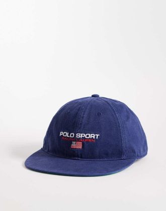 Polo Ralph Lauren Sports Capsule - Cappellino con visiera blu navy newport con logo a bandiera
