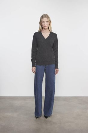 Enza Costa Cashmere V-Neck Sweater In Charcoal