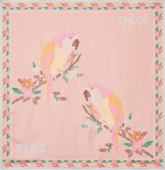 Chlo&eacute; Chlo&eacute; Pa&ntilde;uelo Parrot de sarga de seda estampado