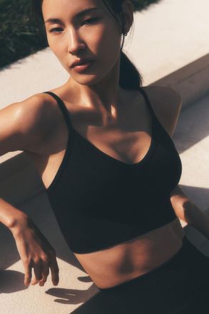 Alo | Seamless Modal Ribbed Delight Bralette Bra in Black, Size: Medium