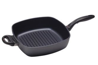 Swiss Diamond 11 x 11 Inch Nonstick Deep Square Grill Pan in Black at Nordstrom