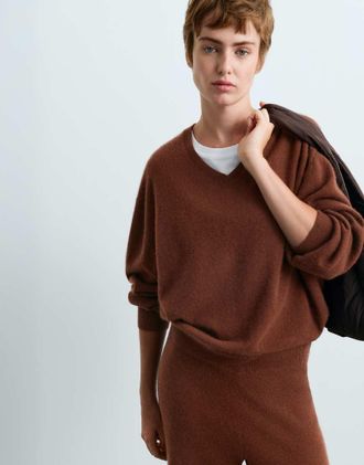 Oysho maglione in cashmere 100% con scollo a V marrone
