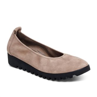 Aetrex Womens Brianna Slip On Shoes In Taupe