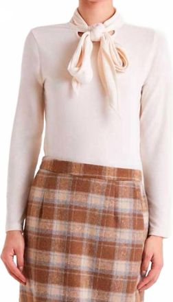 Compa&ntilde;&iacute;afant&aacute;stica Long-Sleeved Lace-Up Tee In Off White