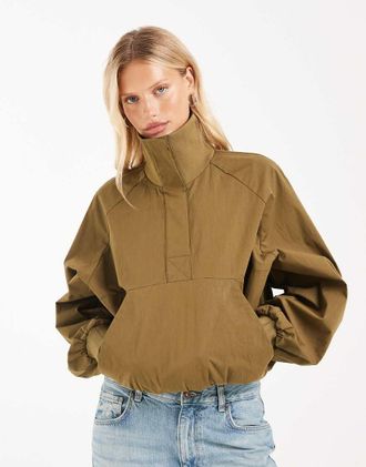 Asos giacca sportiva tecnica con collo a imbuto e fondo con coulisse in oliva-Verde