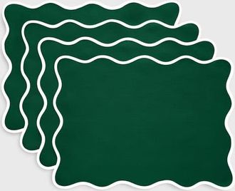 Solino Home Linen Placemats Set of 4, 14 x 19 Inch for Dining Table, Holiday and Everyday Table Decor - Giselle Scallop Edge in White And Christmas