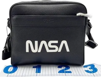 Coach Black Leather Shoulder Bag (Pre-Owned)