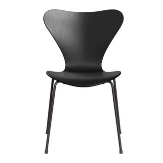 Fritz Hansen Serie 7 Stuhl, Monochrom schwarz / Esche schwarz gef&auml;rbt