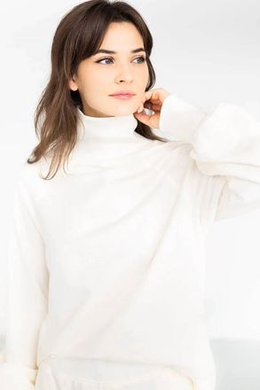 Salua Raglan Turtleneck Sweater In White