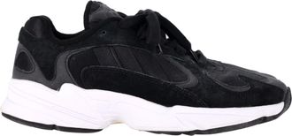 adidas Yung-1 sneakers in zwart su&egrave;de