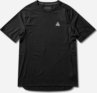 Nike Men s ACG Solar Chase Dri-FIT ADV Trail Running Top Black